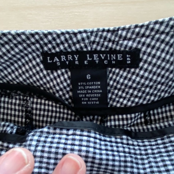 Larry Levine Stretch Bermuda Shorts size 6 (FO) - Picture 9 of 16